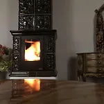 Zamek Lesany بيت ضيافة