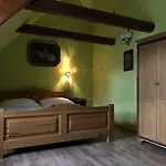 Zamek Lesany بيت ضيافة 3*