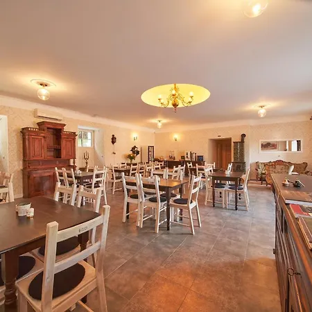 Guest house Zamek Lesany 3*
