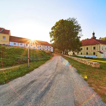 Zamek Lesany Netvořice