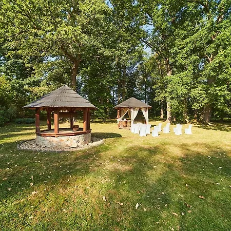 Zamek Lesany Guest house 3*