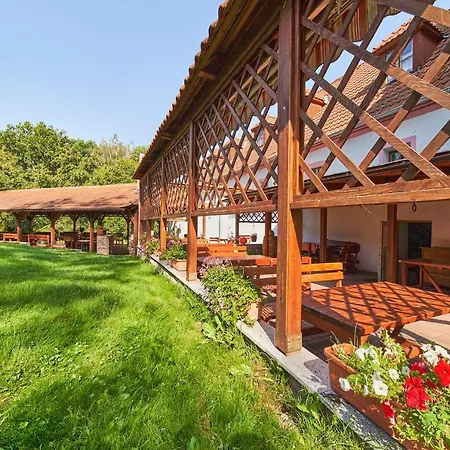 Zamek Lesany Guest house 3*