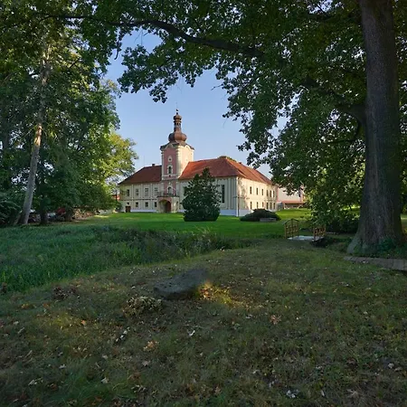 Guest house Zamek Lesany Netvorice