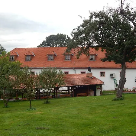 Zamek Lesany Guest house 3*