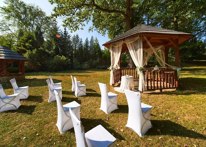 Zamek Lesany Guest house Netvorice