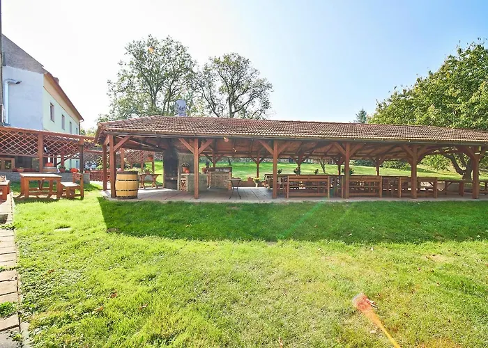 Zamek Lesany Guest house 3*