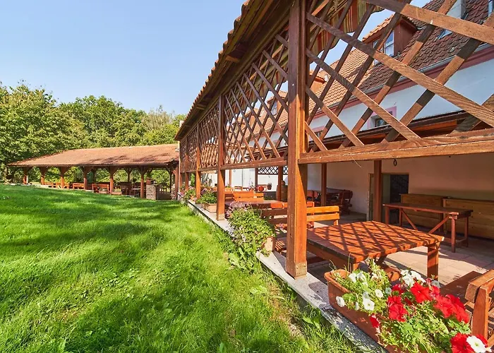 Zamek Lesany Πανσιόν 3*