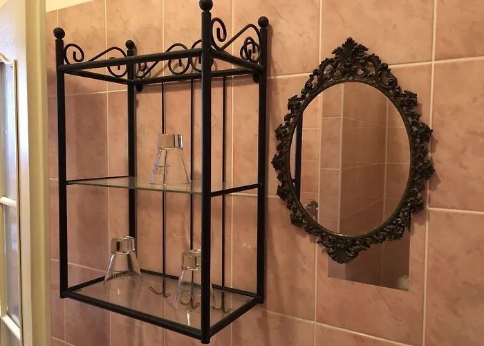 Zamek Lesany Guest house Netvorice