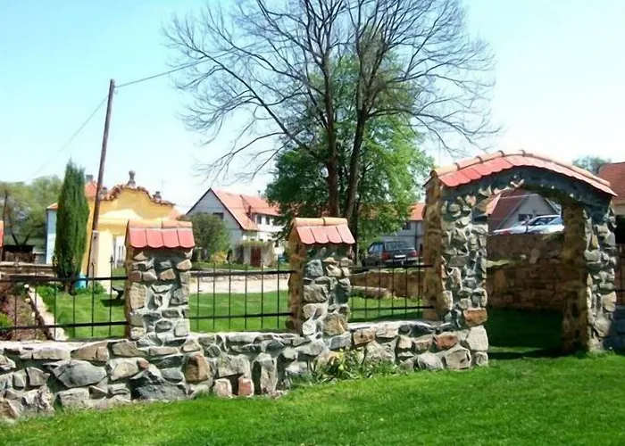 Guest house Zamek Lesany 3*