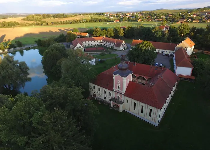 Zamek Lesany Maison d'hôtes 3*