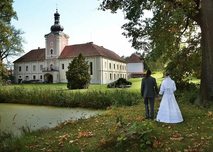 Zamek Lesany Maison d'hôtes 3*