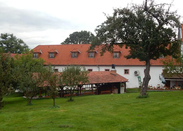 Zamek Lesany Guest house 3*